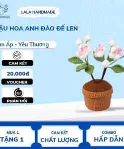 Chậu hoa anh đào đan bằng len, sản phẩm handmade tinh xảo từ Lala Handmade, màu sắc ấm áp, trang trí để bàn dễ thương.